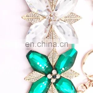 Custom Promotional Luxuriant Cute Diamond Key Chain Give Gifts thumbnail-4
