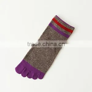 Hot Selling Japanese Design OEM School Lovely Girls Winter Comfortable Cotton Red Stripes Casual Injinji Yoga Socks thumbnail-1