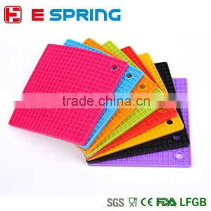 Hanging Style Dishwasher Safe Silicone Table Mat Coffee Cup Holder thumbnail-1