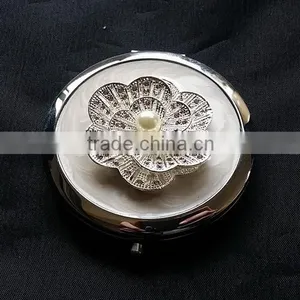 Decorative Metal Compact Mirror thumbnail-1