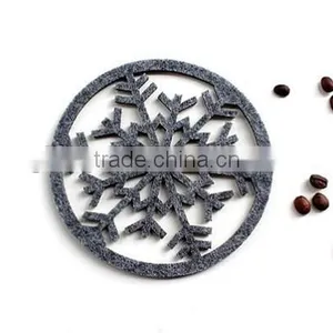 2017 Laser Cut Felt Grey Snowflake Drink Coaster for Christmas Table Decoration Made in China thumbnail-1