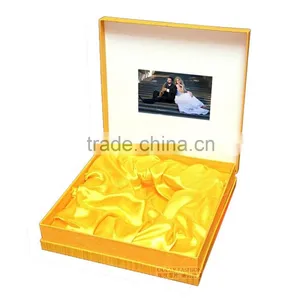 Golden Concise Video Jewellery Box thumbnail-1