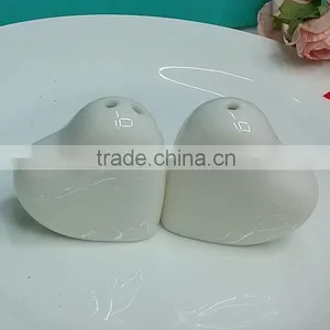 White Heart Shape Salt & Pepper Shakers Wedding Souvenirs thumbnail-2
