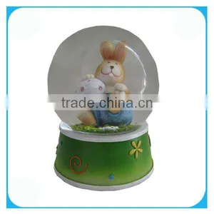 Resin Easter Presents Snow Globe / Water Globe Wholesale thumbnail-1
