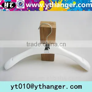 YY0526 Manufactory Custom Fancy White Wooden Coat Hanger thumbnail-4