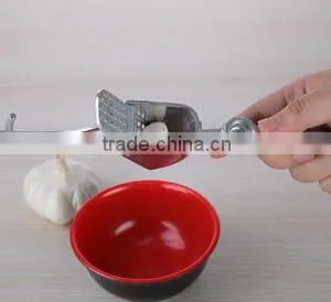 Marvelous Wholesale Kitchenware Metal Garlic Press and Aluminium Alloy Garlic Slicer thumbnail-3