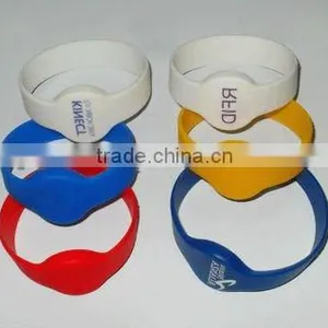 RFID A Molding Silicone Wrist Band thumbnail-1