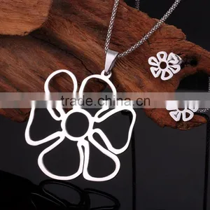 Rose Flower Shaped Rosary Pendant Necklace Jewelry thumbnail-1