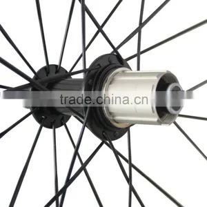 China Suppliers OEM 700C Carbon Clincher Tubeless Ready 25mm Width Road Rims Road Bike Wheels thumbnail-4