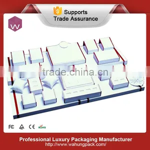 The Plain Red Painting Edge Jewelry Display thumbnail-1