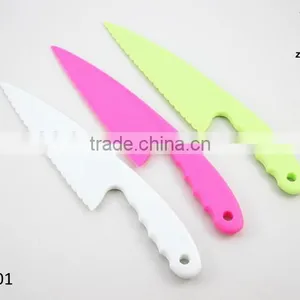Plastic Salad Knife thumbnail-4