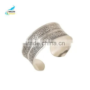 Women Unisex Simple Style Pop Punk Metal Vintage Bangle thumbnail-1