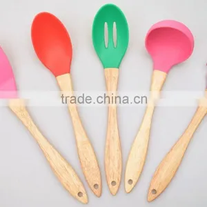 Beautiful in Desigh LFGB Testing Silicon Kitchenware With Ruber Wooden Handle thumbnail-1