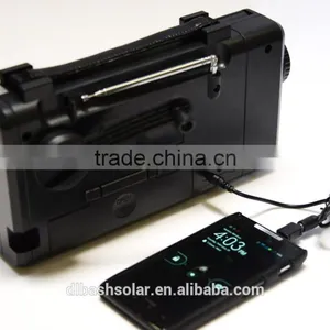 Mini Portable AM FM Radio With Dynamo Crank Power Torch thumbnail-6