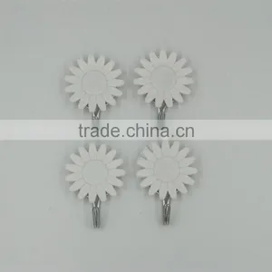 4pcs White Daisy Houseware Sticky Sticker Hanging Plastic Hooks thumbnail-1
