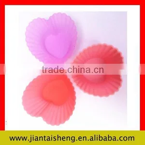Crocodile Shape Silicone Cake Mould thumbnail-1