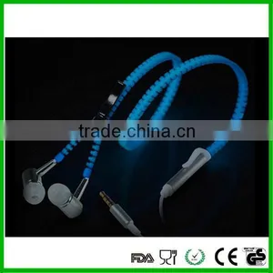 Retractable Earphones With Mic Speaker thumbnail-2