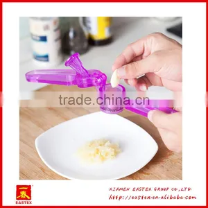 Manual Convenient Use Plastic PC Garlic Presser and Crusher thumbnail-5