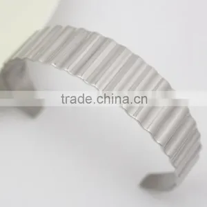 Mirror Polish Personality Lover Bracelets Jewellery Accesories 304L/316L Stainless Steel for Women Men Etched Stripe Bangles thumbnail-4