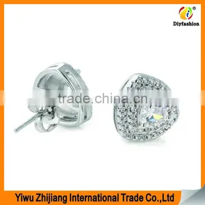 Double Lip Edge Triangle Set Zircon Diamond Stud Earrings thumbnail-4