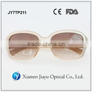 Fashion Plastic Sunglasses With Polarized (or PC) Lens for Woman Custom Logo thumbnail-2