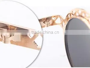 New Arrival Hollow Out Frame Sunglasses thumbnail-3