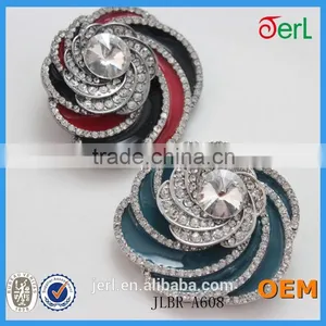 China Supplier Beautiful Flower Design Crystal Brooch For Wedding thumbnail-4