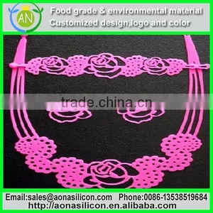 Colorful Shaped New Design Silicone Necklace With UV & Glow In The Dark Function thumbnail-1