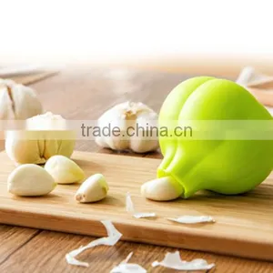 China Factory Hotsale Convenient Kitchen Vegetable Tools Silicon Garlic Peeler thumbnail-4