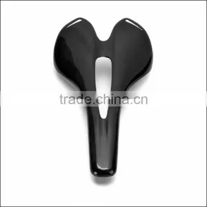2016 High Quality 3k UD Full Carbon Fiber T700C Bicycle Saddle for Sale thumbnail-2