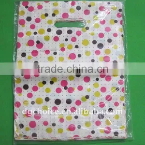 Best Selling Free Sample Hot Design in Guangzhou Plastic Die Cut Carry Bag thumbnail-1