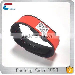 Wholesale Price QR Code Lost People Children Tracking NTAG 213 Rfid Silicone Bracelet Wristbands thumbnail-4