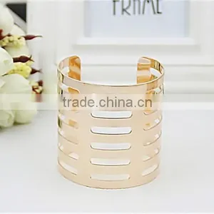 Women Gold Plated Hollow Link Wristlet Bangle With Stripes Design thumbnail-1