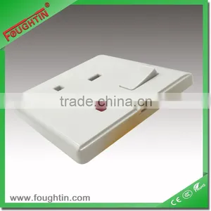 1 Gang 13A UK Socket With Switch and Indicator Light Switched Socket thumbnail-2