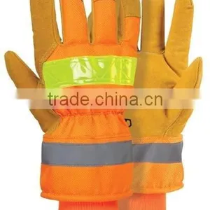 Cold Weather Reflective Gloves thumbnail-1