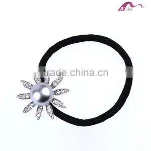 Wholesale Elegant Korean Style Girls Big Pearl Decorative Crystal Flower Elastic Hair Band For Pony Tail Rubber Rope thumbnail-2