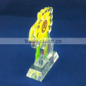 Flower Shape Achievement Awards Acrylic Trophy thumbnail-3
