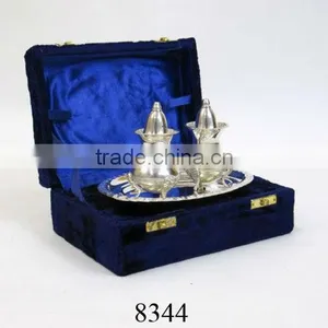 Decorative Salt and Pepper Set in Velvet Box thumbnail-1