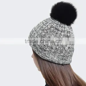 Top Sale Women Pom Label Woven Cotton Ball Acrylic Knitted Cap thumbnail-4