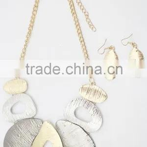 Indian Gold Plated Necklace Set Light Weight Gold Necklace Set thumbnail-3