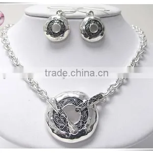 Textured Metal Round Pendant Toggle Chain Necklace Earring Set thumbnail-1