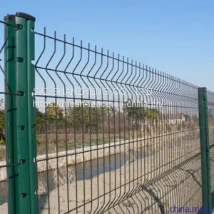 Welded Wire Mesh Fence thumbnail-1