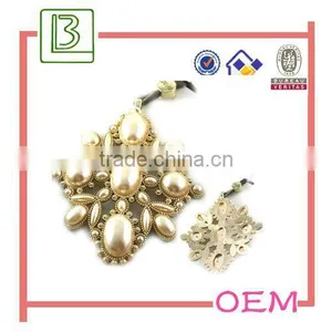 2013 Hot Sales Bead Rhinestone Brooch Promotion Gift for Woman thumbnail-1