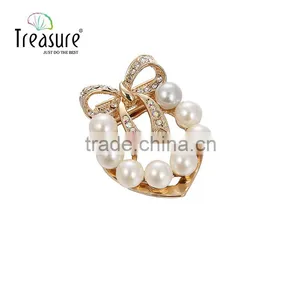 Fashion 2016 Golden Alloy Pearl and Rhinestone Cute Bowknot Brooch Jewelry thumbnail-1