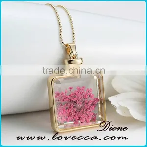 Square Gold Plated Locket Dried Real Flower Necklace thumbnail-2