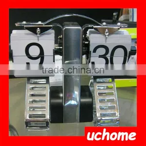 UCHOME Robot Shaped Metal Digital Auto Flip Page Clock Desktop Decorative Clock thumbnail-4