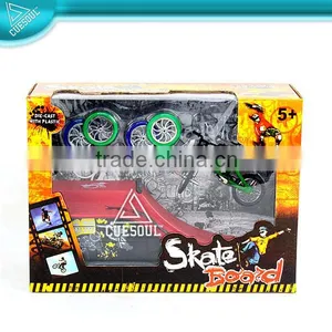 Toy Finger Skateboard Fingerboard With Ramp thumbnail-1