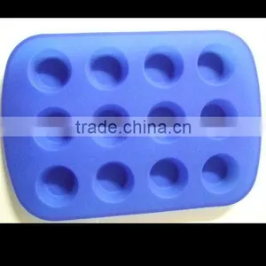 12 Cup Silicone Cake Mold thumbnail-1