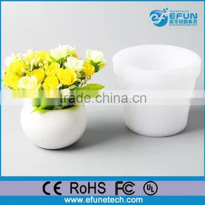 Outdoor/indoor Rechargable Rgb Color Changing Decorative Led Flower Planter thumbnail-3