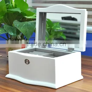 High Quality Varnish White Color Gift Wooden Box Make up Saving Wooden Box Accessories Wooden Box Birthday Gift Wooden Box thumbnail-1